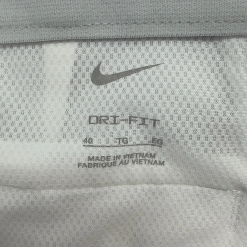 Nike Golf Shorts Mens 40 White Dri-FIT Chino Microfiber Stretch Performance